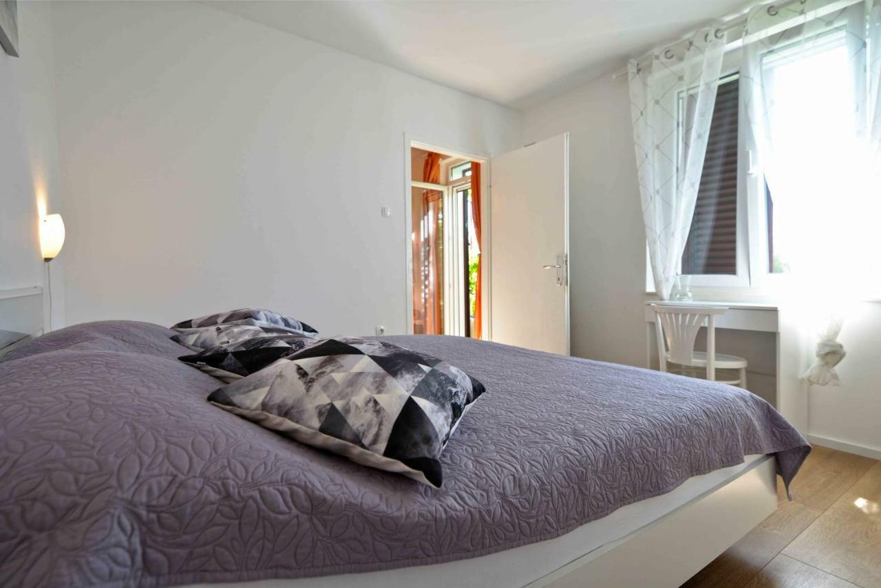 Beach Apartment Kate With Sea View, Balcony And Parking, Murter, Dalmatia Exterior foto